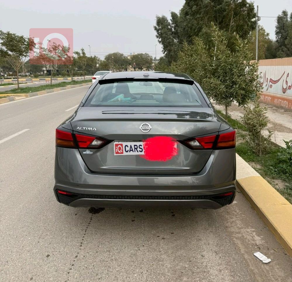 نيسان ألتيما